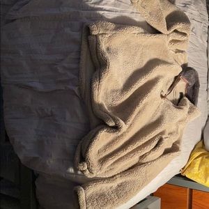 🤎🤎Tan Sherpa True Grit pullover🤎🤎